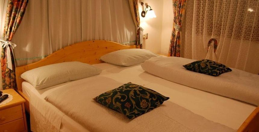 Albergo Genziana San Vigilio Di Marebbe Habitación foto